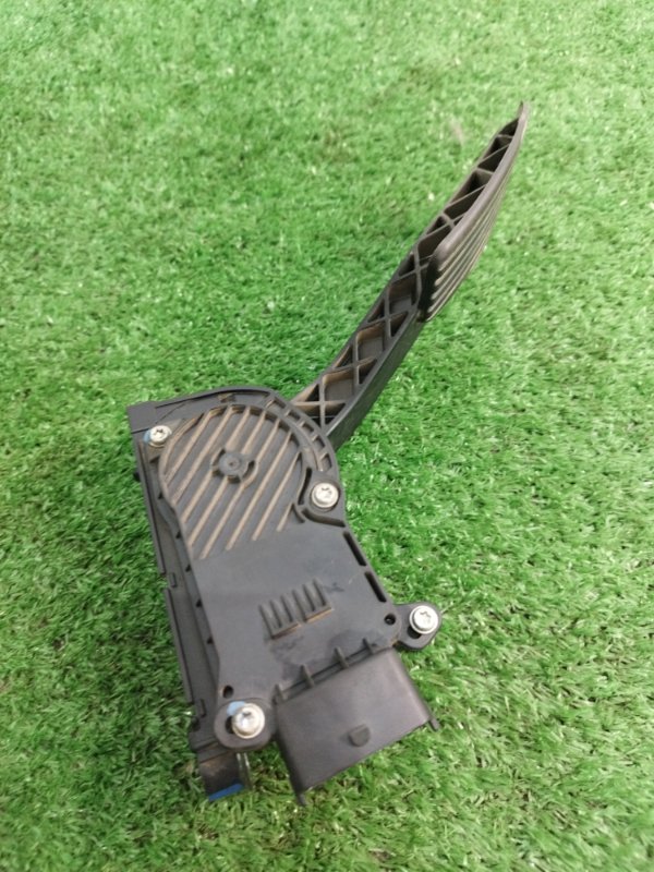 Педаль газа Лада Гранта 2012 седан