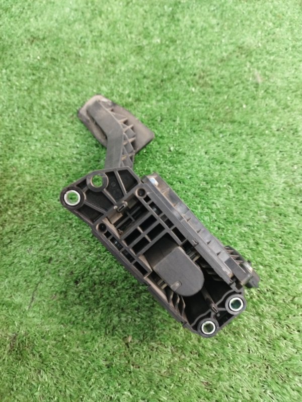 Педаль газа Лада Гранта 2012 седан