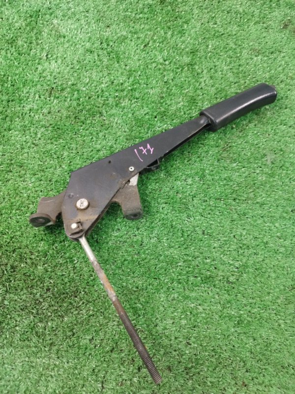 Рычаг стояночного тормоза Лада Гранта 2012 седан