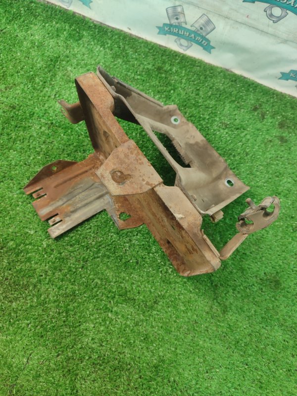 Крепление аккумулятора Лада Гранта 2012 седан