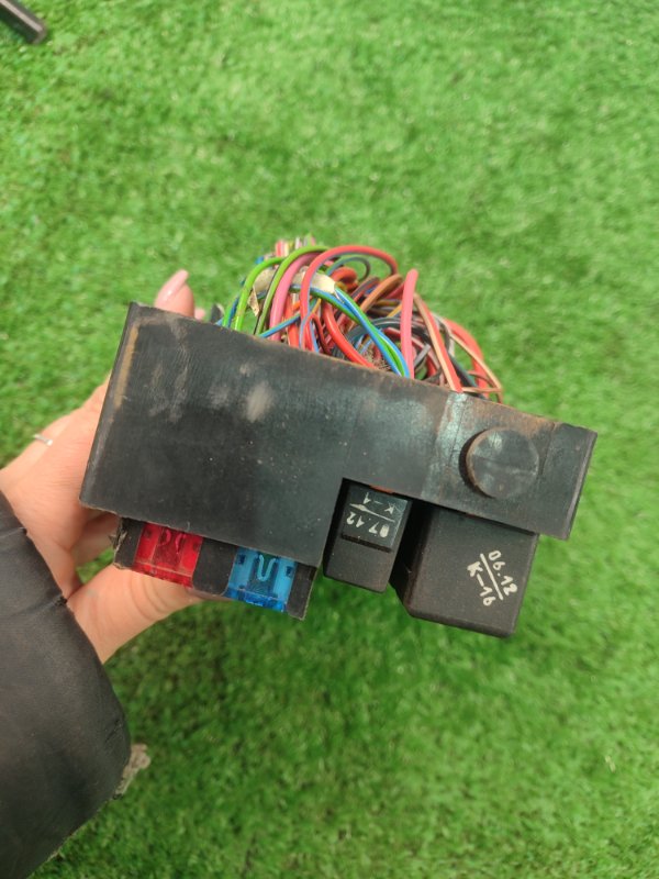 Блок предохранителей Лада Гранта 2012 седан