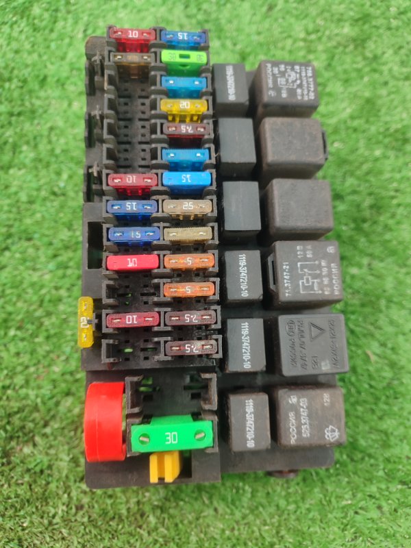 Блок предохранителей Лада Гранта 2012 седан