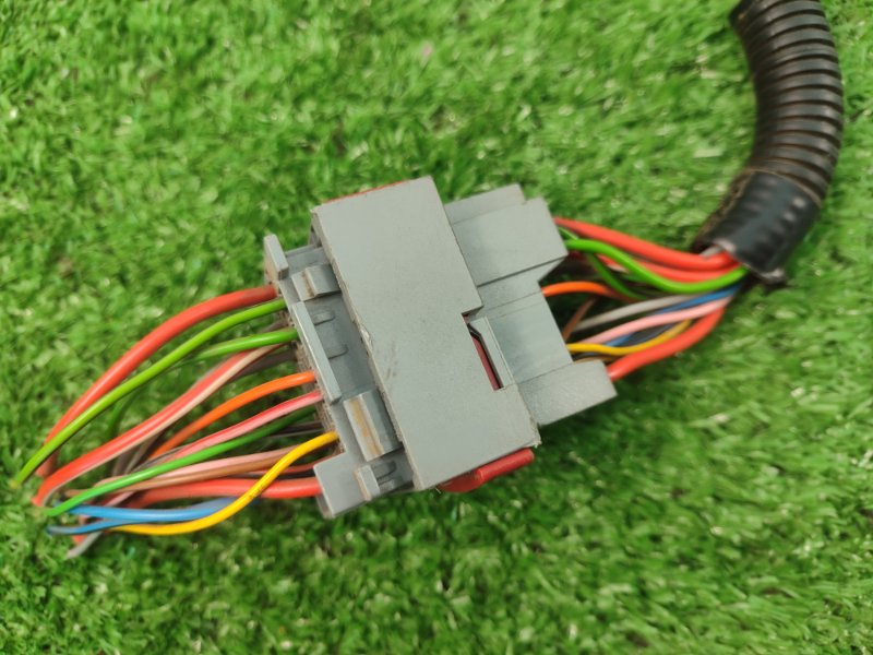 Фишка разъем Лада Гранта 2012 седан