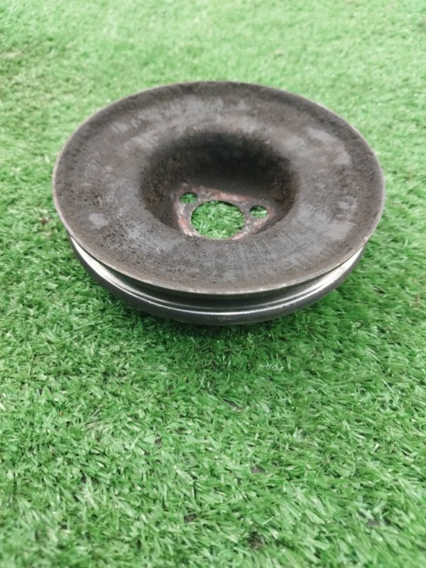 Шкив водяного насоса. лада 21102 2002