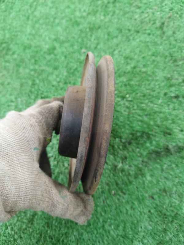 Шкив водяного насоса. лада 21102 2002