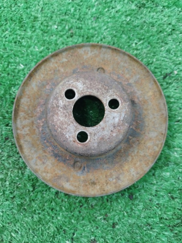 Шкив водяного насоса. лада 21102 2002