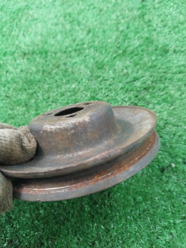 Шкив водяного насоса. лада 21102 2002