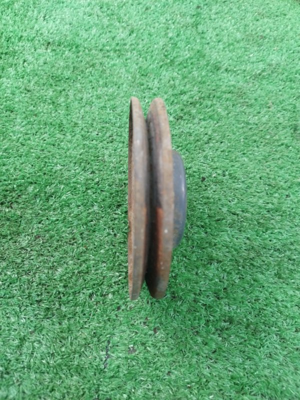 Шкив водяного насоса. лада 21102 2002