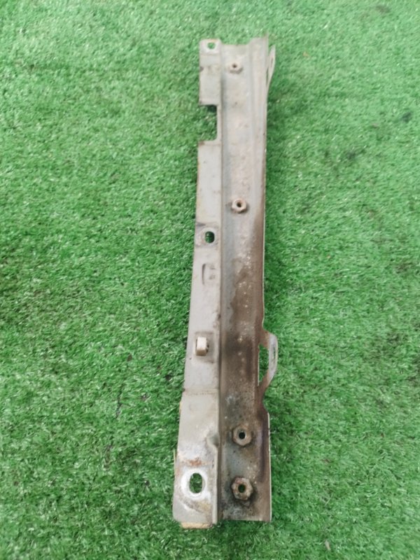 Кронштейн крыла Лада Гранта 2012 седан