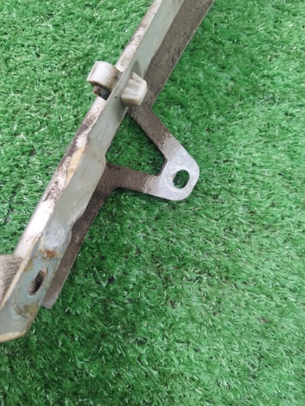 Кронштейн крыла Лада Гранта 2012 седан