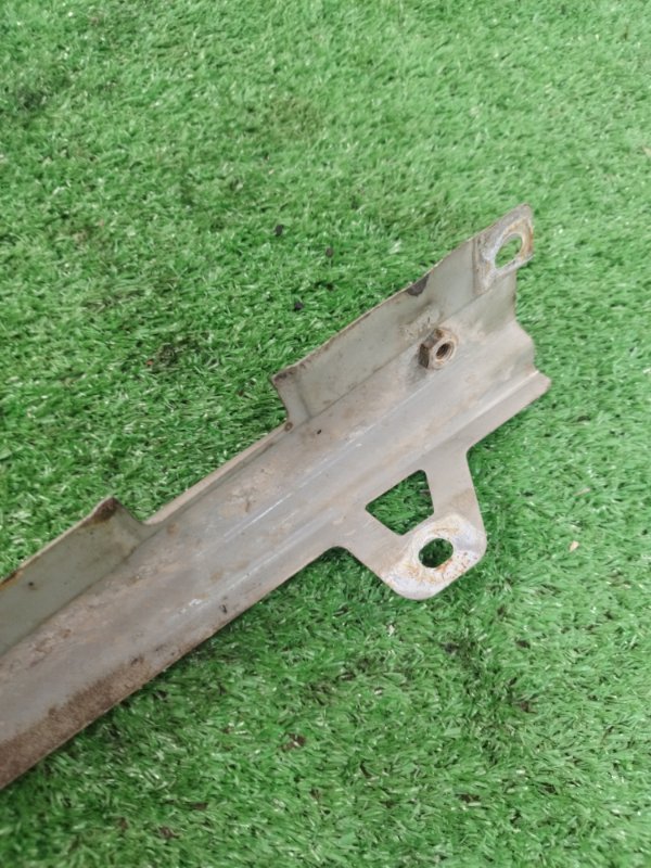 Кронштейн крыла Лада Гранта 2012 седан