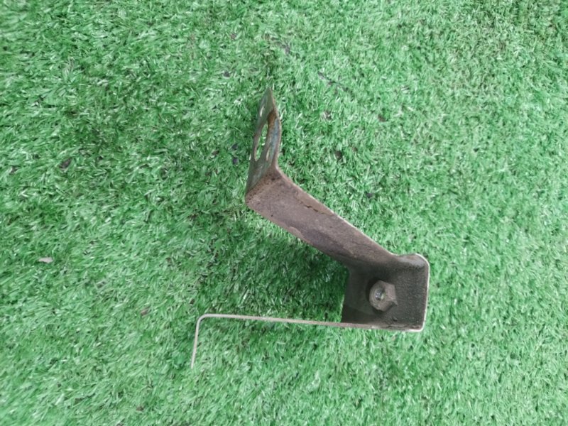 Кронштейн крыла Лада Гранта 2012 седан