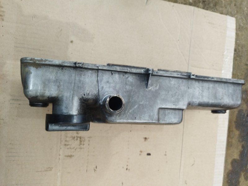 Крышка клапанная лада 21083 1996