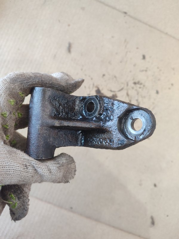 Кронштейн генератора лада 21053 2105