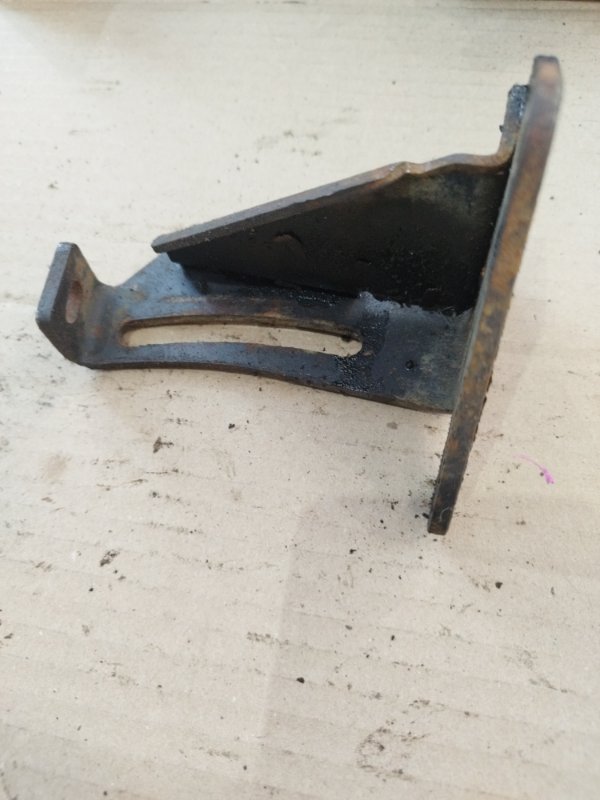 Кронштейн генератора лада 21102 2002