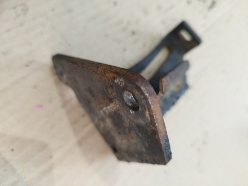 Кронштейн генератора лада 21102 2002