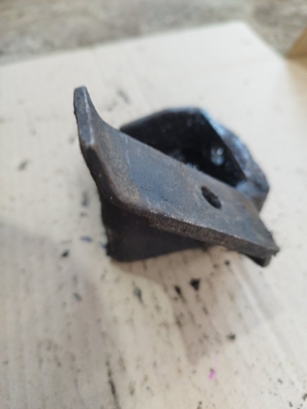 Кронштейн двигателя LADA 2131 4x4