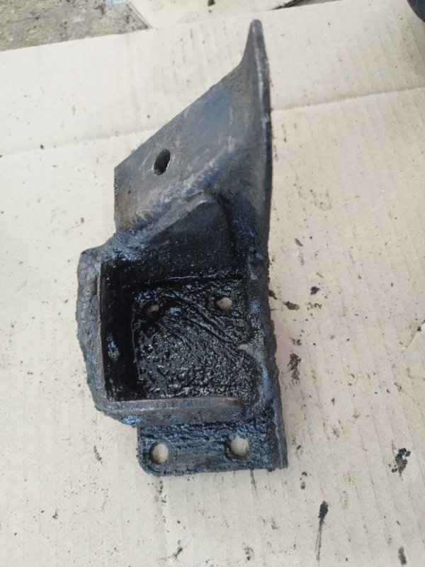 Кронштейн двигателя LADA 2131 4x4