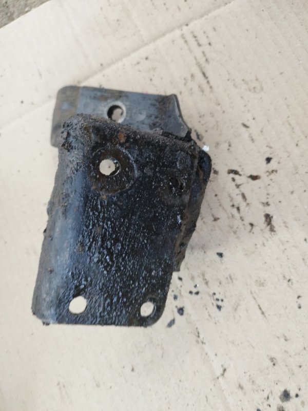 Кронштейн двигателя LADA 2131 4x4