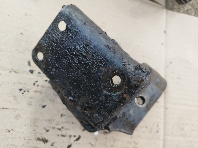 Кронштейн двигателя LADA 2131 4x4