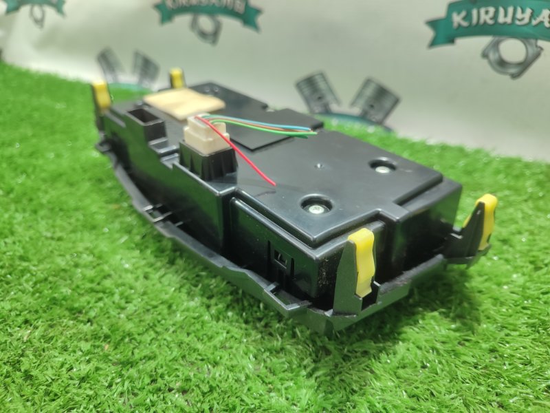 Блок управления климат-контролем TOYOTA Corolla Fielder NZE141