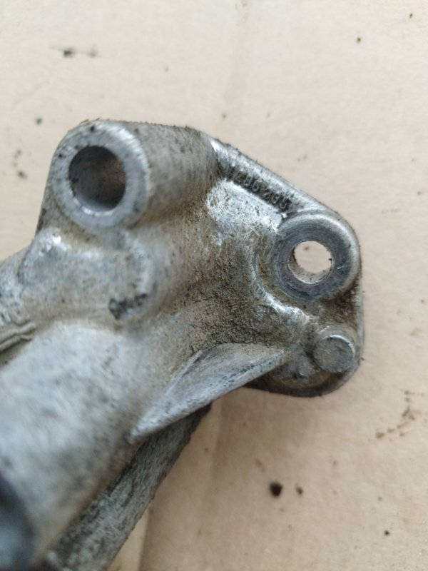 Кронштейн масляного фильтра BMW 3 E30