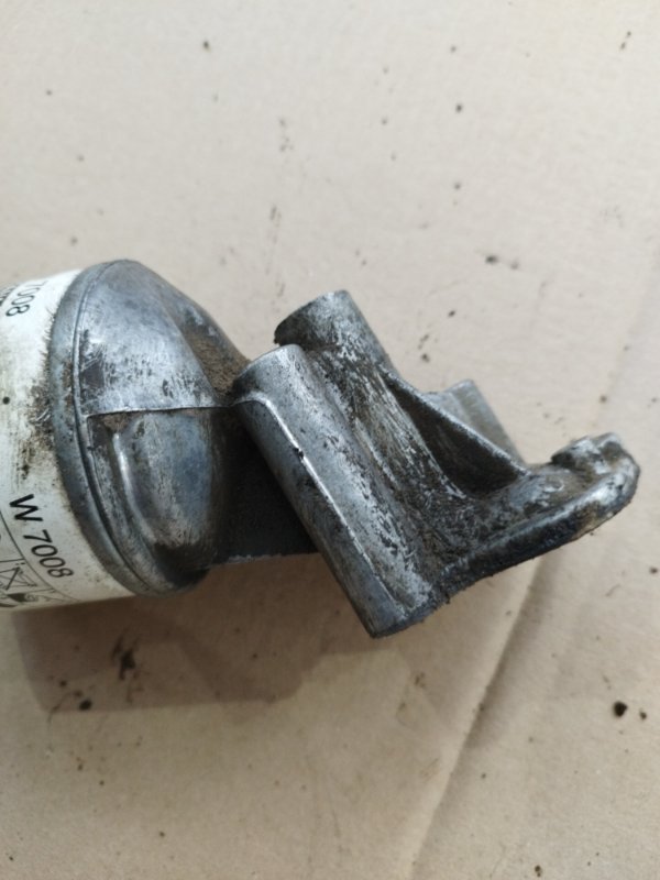 Кронштейн масляного фильтра BMW 3 E30