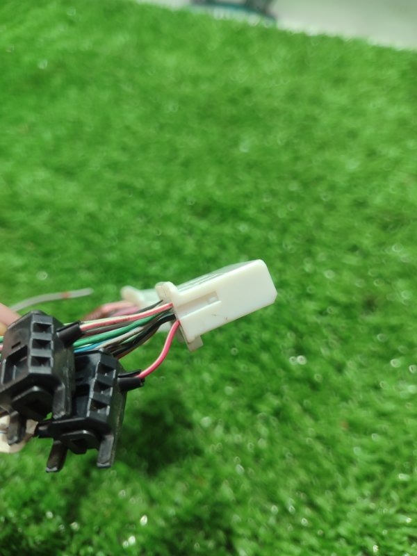 Фишка разъем TOYOTA Avensis t-250