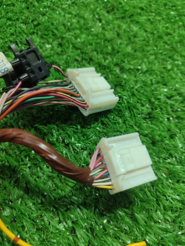 Фишка разъем TOYOTA Avensis t-250