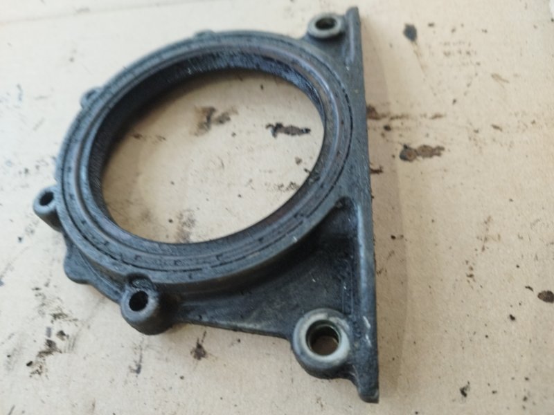 Крышка коленвала BMW 3 E30