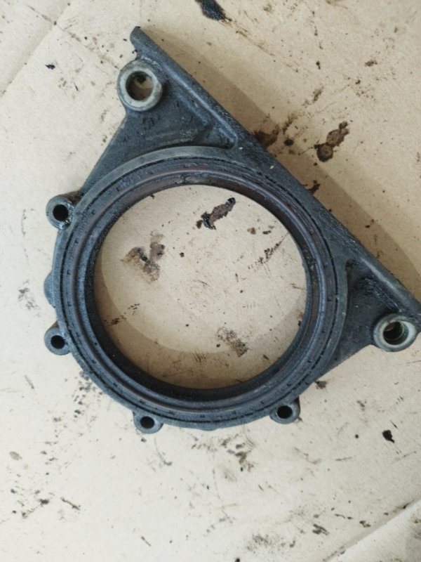 Крышка коленвала BMW 3 E30