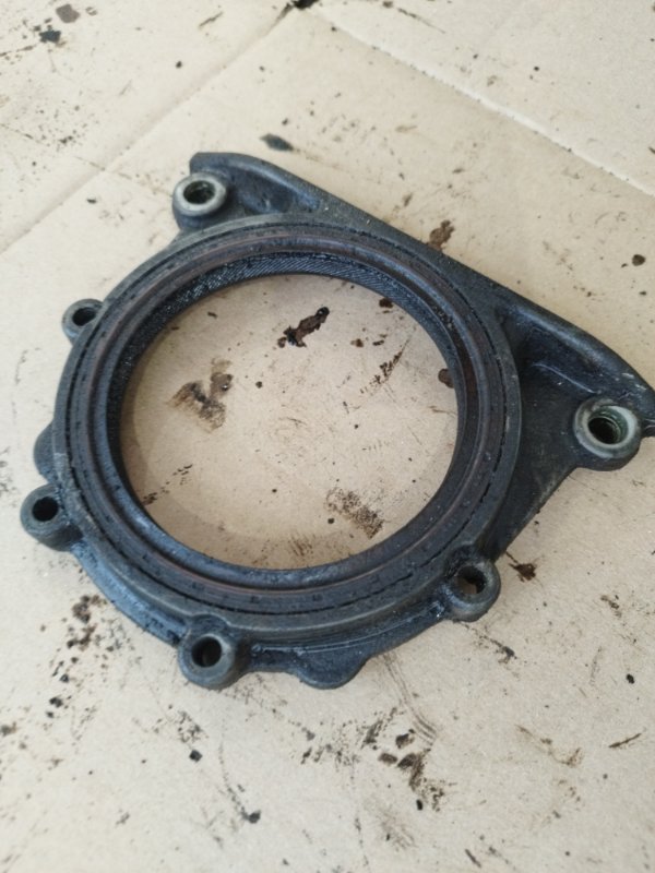 Крышка коленвала BMW 3 E30