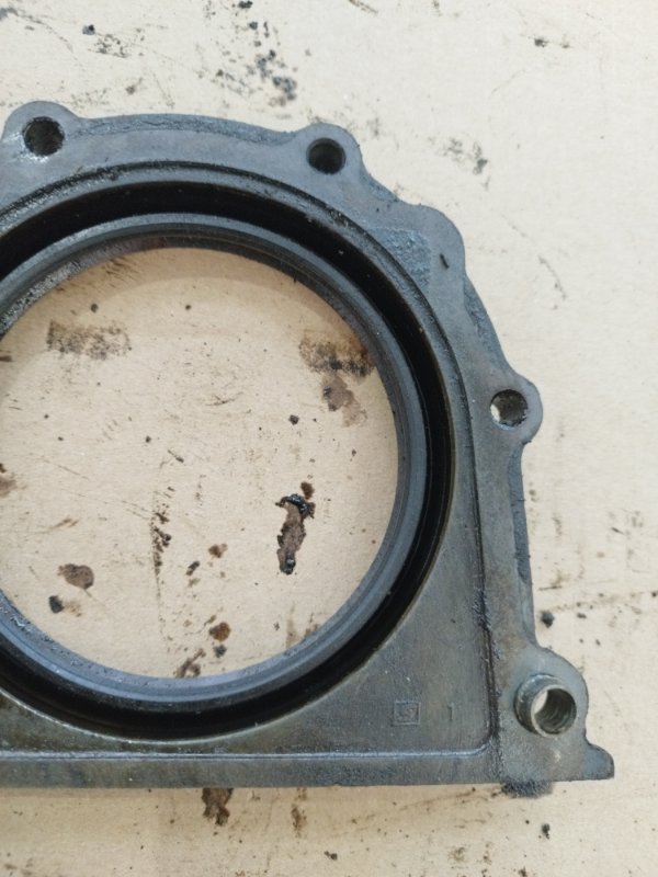 Крышка коленвала BMW 3 E30