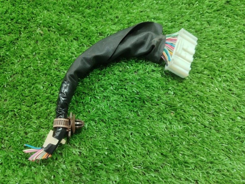 Фишка разъем TOYOTA SIENTA NCP81/NCP80