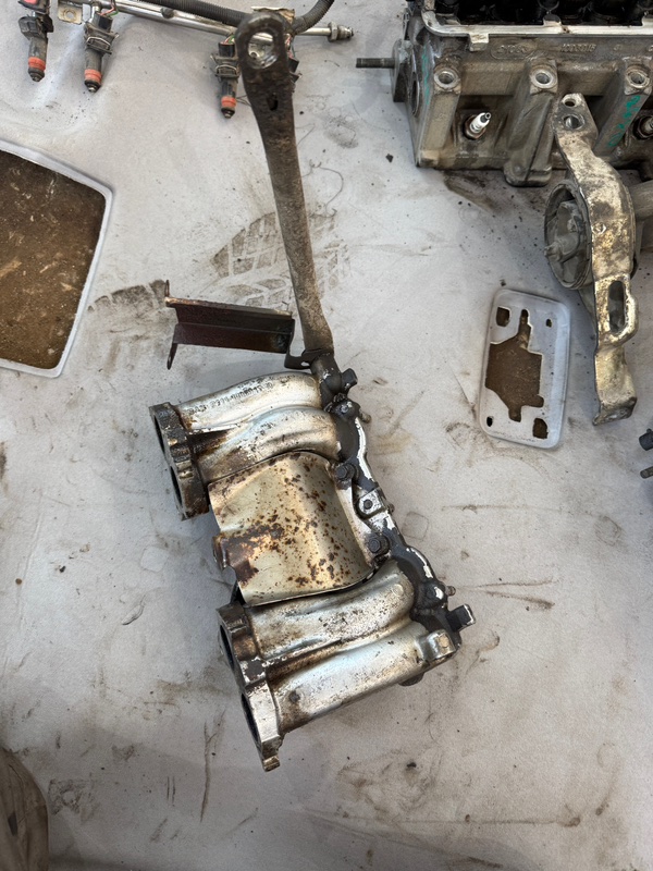 Коллектор впускной Лада Гранта 2012 седан