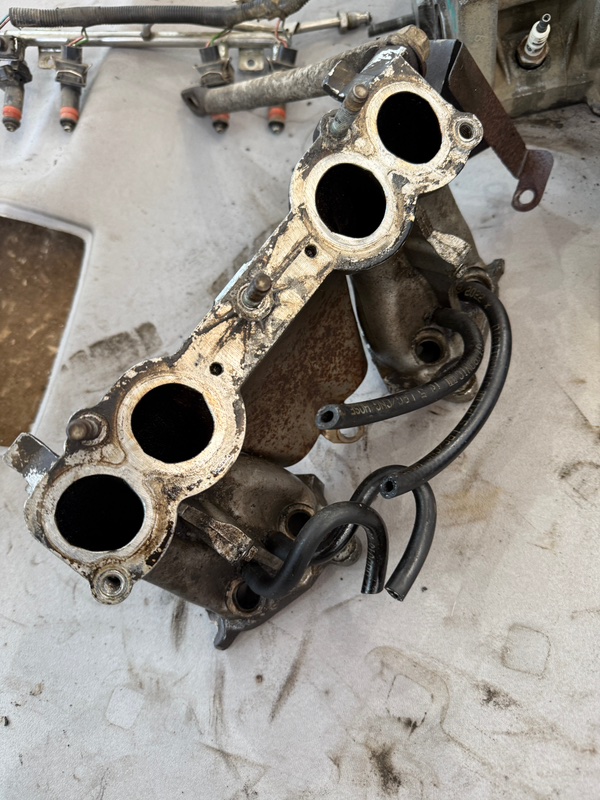 Коллектор впускной Лада Гранта 2012 седан