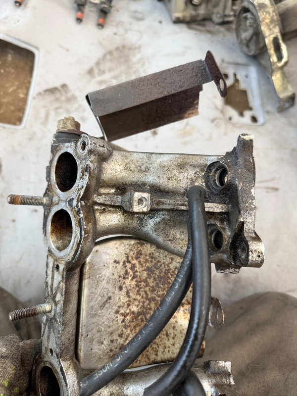 Коллектор впускной Лада Гранта 2012 седан