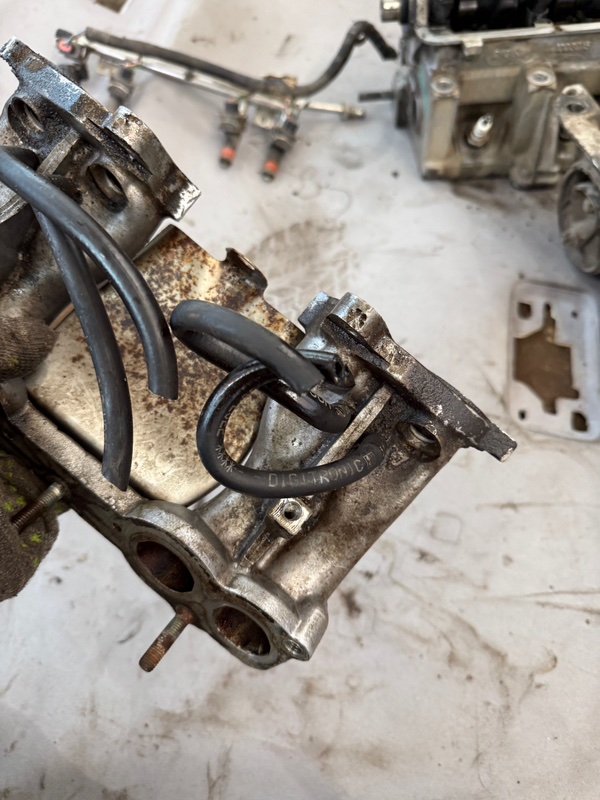 Коллектор впускной Лада Гранта 2012 седан