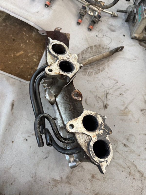 Коллектор впускной Лада Гранта 2012 седан