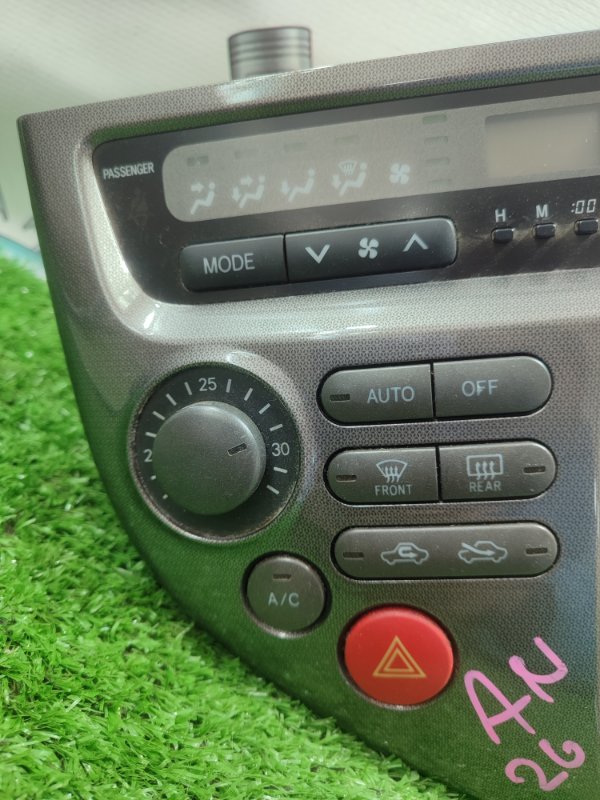 Блок управления климат-контролем TOYOTA Wish ZNE10G