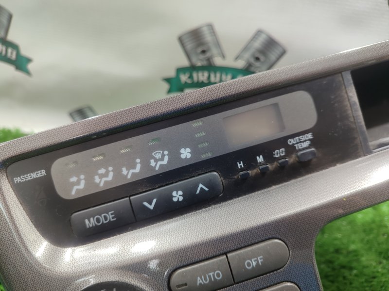Блок управления климат-контролем TOYOTA Wish ZNE10G