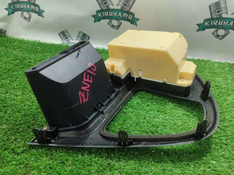 Блок управления климат-контролем TOYOTA Wish ZNE10G