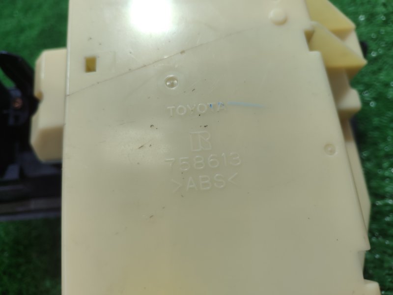 Блок управления климат-контролем TOYOTA Wish ZNE10G