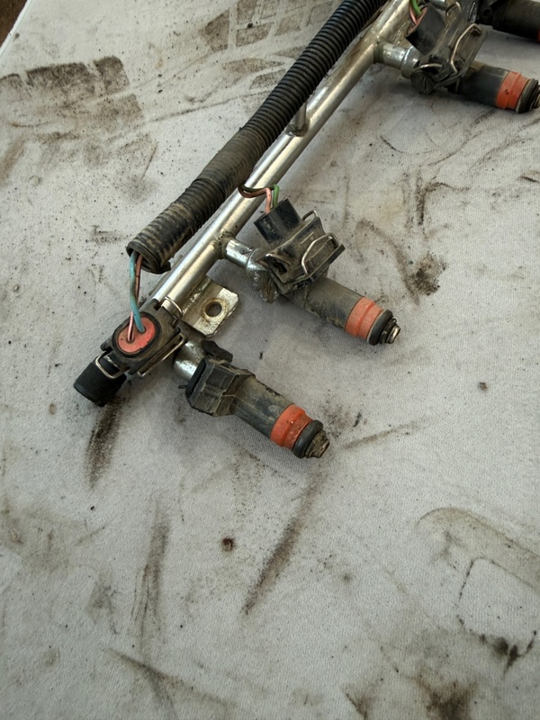 Топливная рейка Лада Гранта 2012 седан