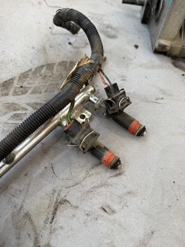 Топливная рейка Лада Гранта 2012 седан