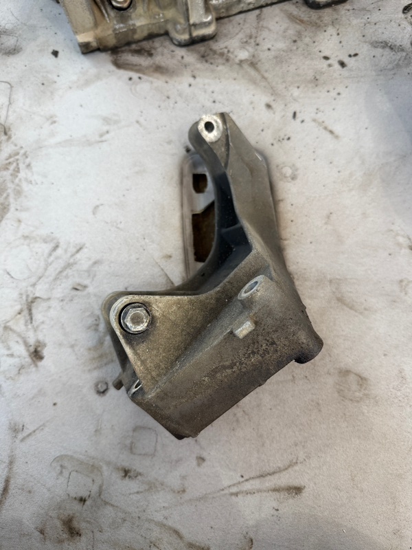 Кронштейн генератора Лада Гранта 2012 седан