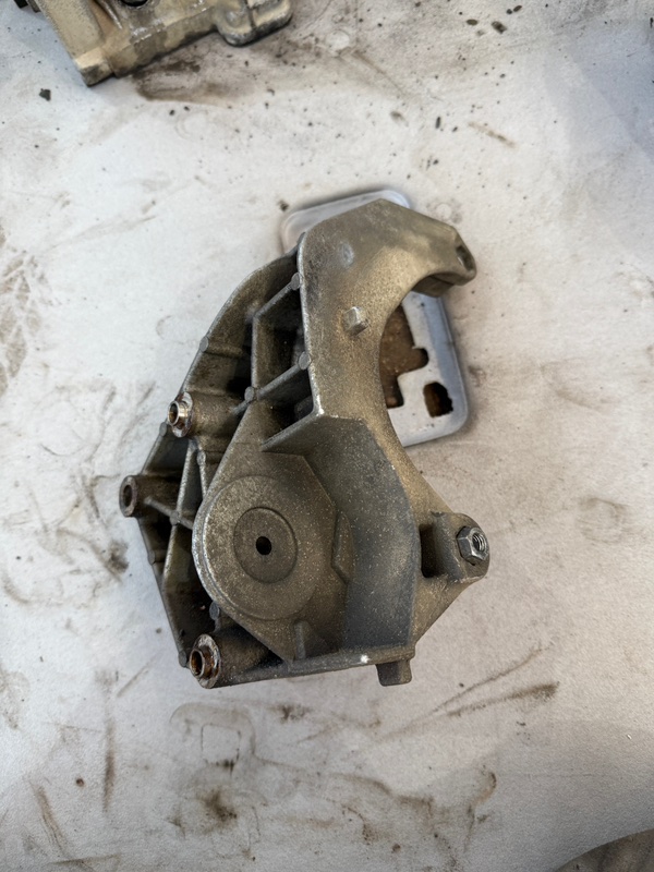 Кронштейн генератора Лада Гранта 2012 седан