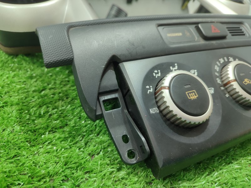 Блок управления климат-контролем TOYOTA IST NCP60