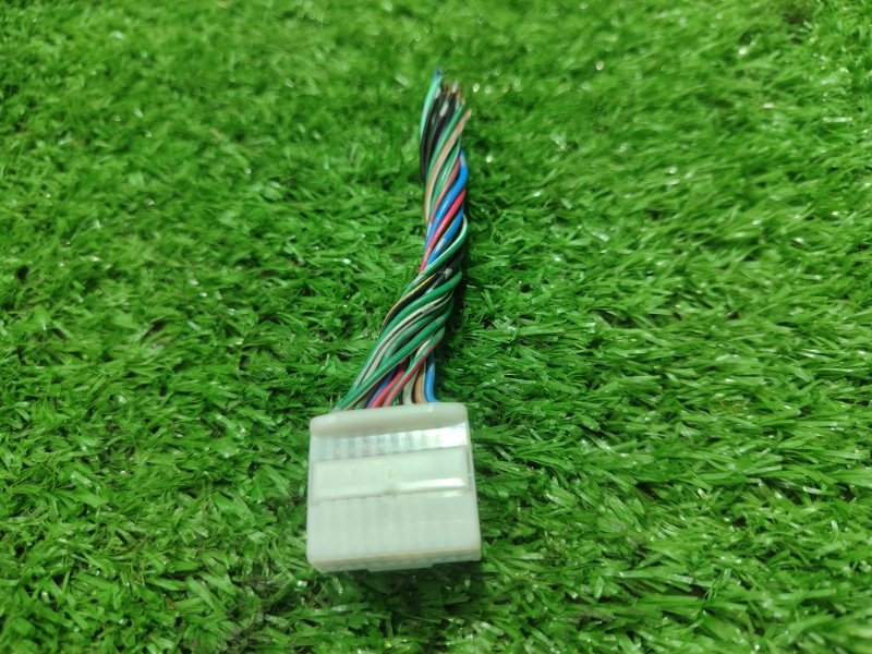 Фишка разъем TOYOTA IST NCP60