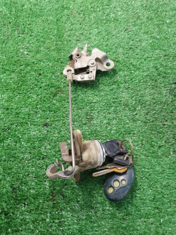 Замок багажника газ 31105 2006 105